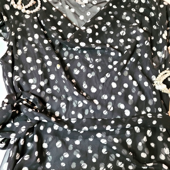 Black Polka dot blouse. Size XL. - Picture 6 of 6